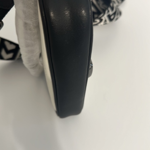 Authentic Marc Jacobs
The Bi-Color J Marc mini bag - Picture 11 of 13